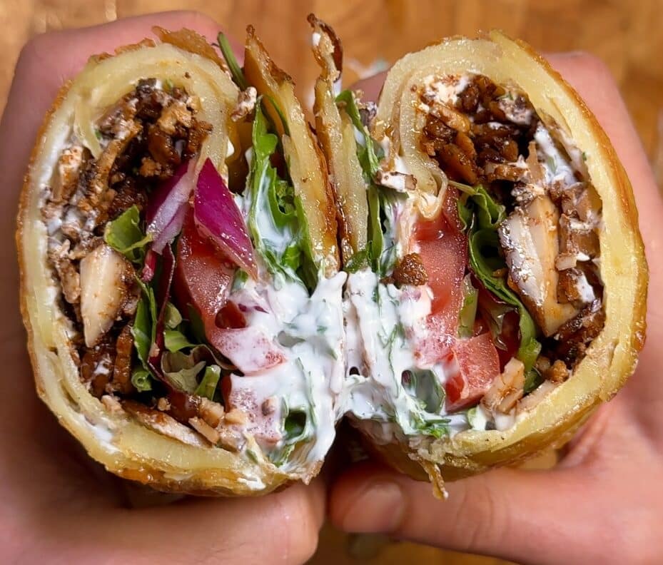 Wrap de papa fácil con tofu ahumado y salsa de yogur