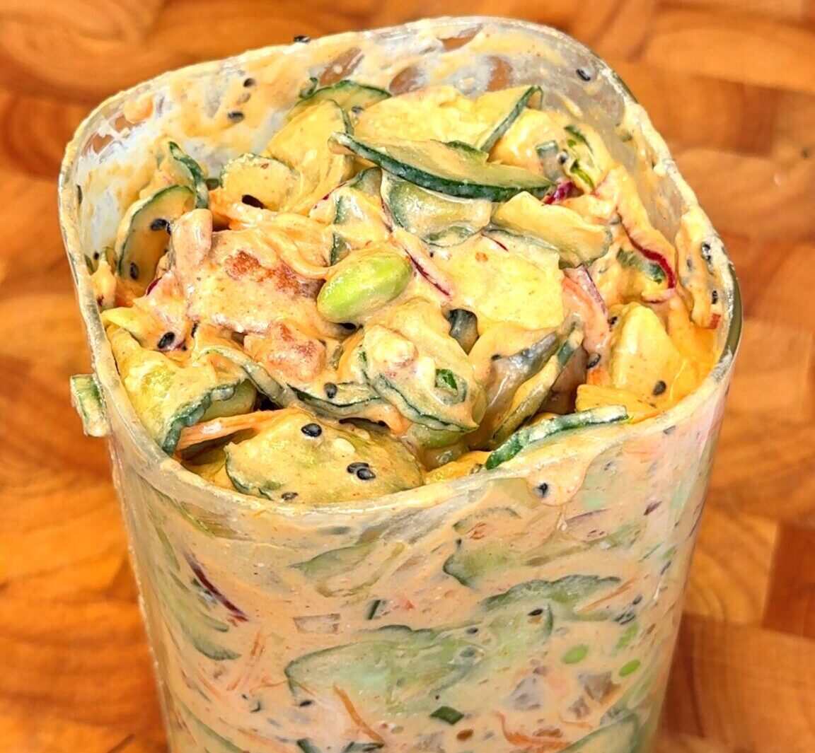 Ensalada de pepino asiática cremosa