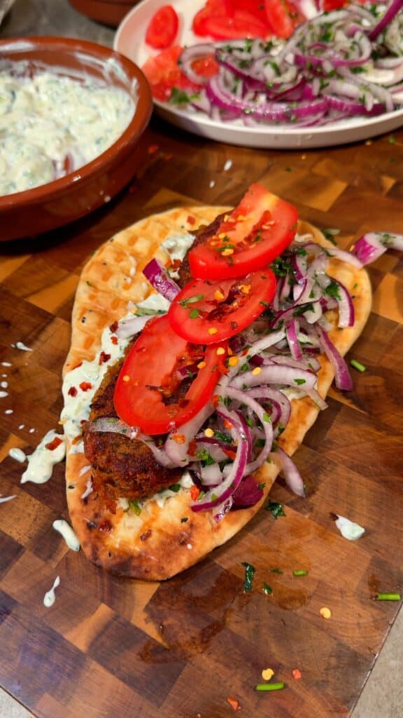 Sándwich de hamburguesas de lentejas crujientes