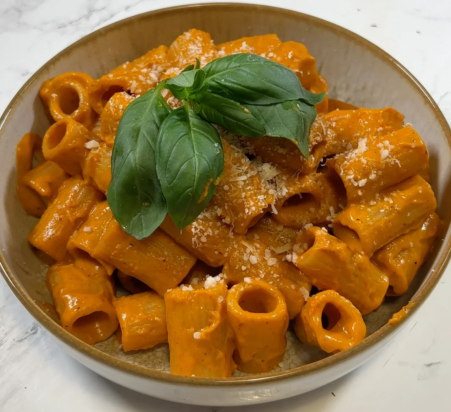 Pasta con Salsa de Pimiento Asado y Tomate