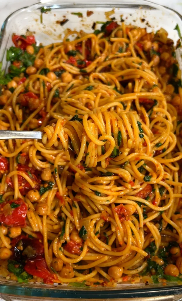 Pasta con Tomate Asado y Garbanzos