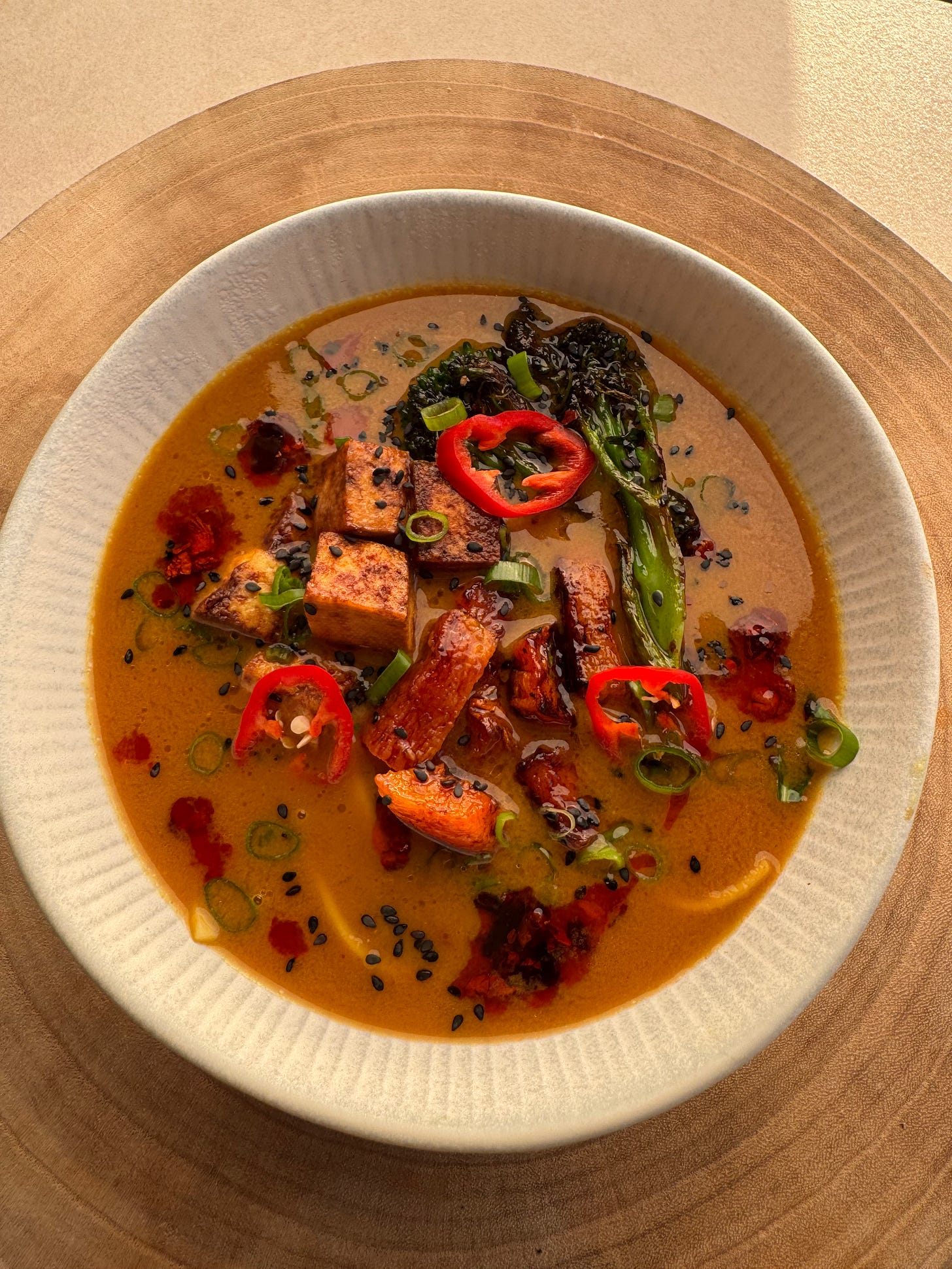 Khao Soi (Sopa Tailandesa de Fideos con Curry de Coco)