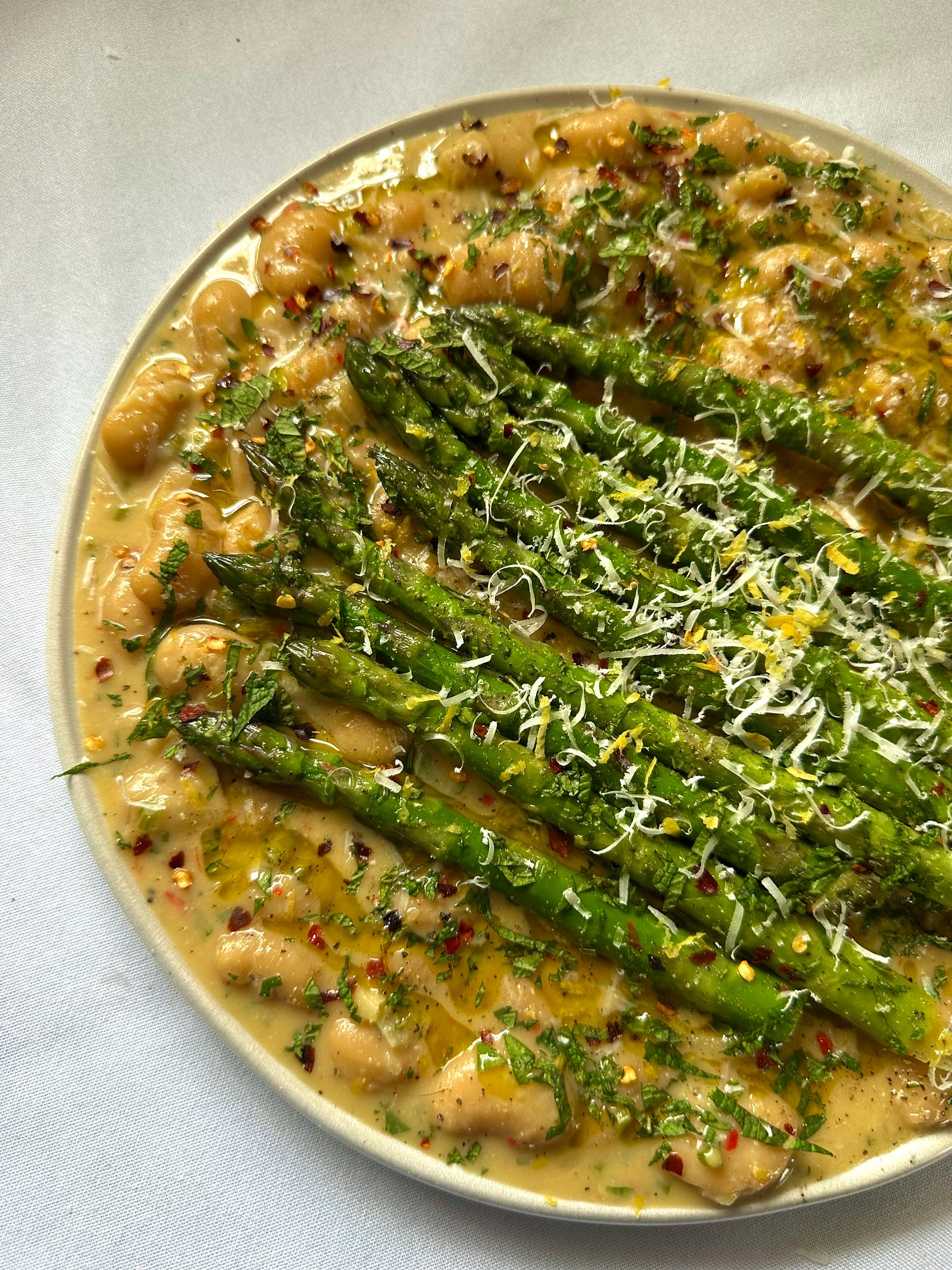 Alubias Cremosas Estofadas con Espárragos