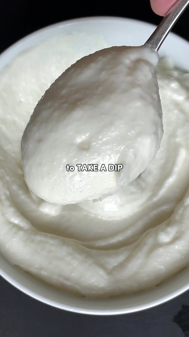 Toum (Salsa de Ajo Libanesa)