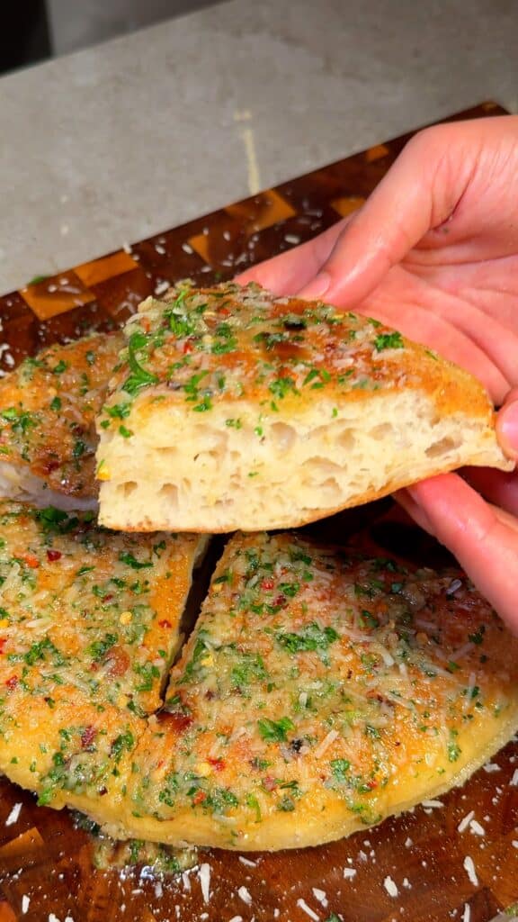 Focaccia de Ajo a la Sartén