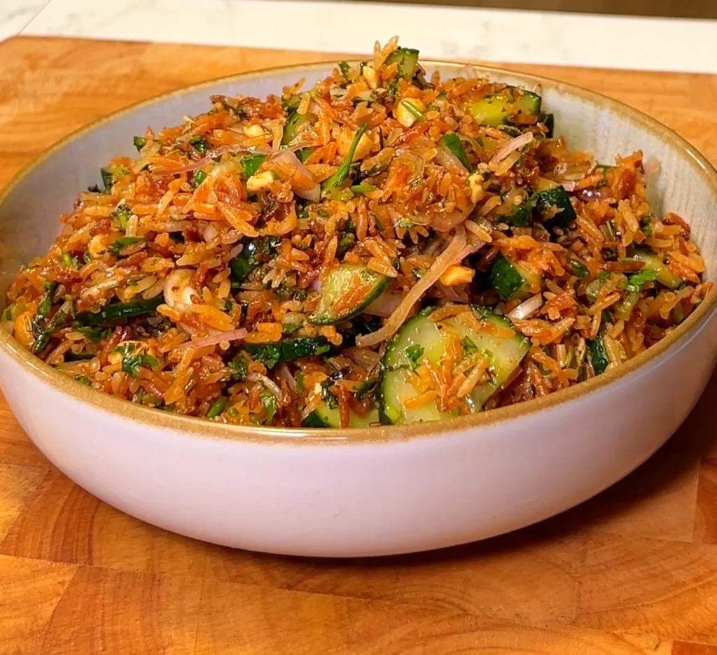 Ensalada de Arroz Crujiente (Nam Khao)