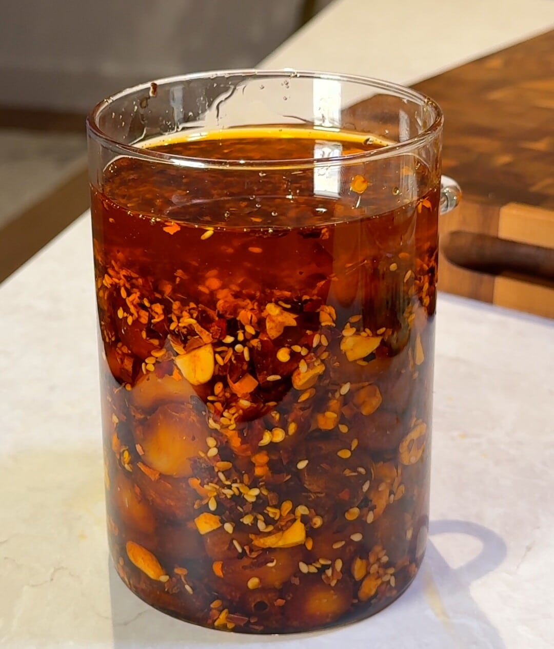 Aceite de Ajo y Chile Fácil con Cacahuetes (Método al Horno)