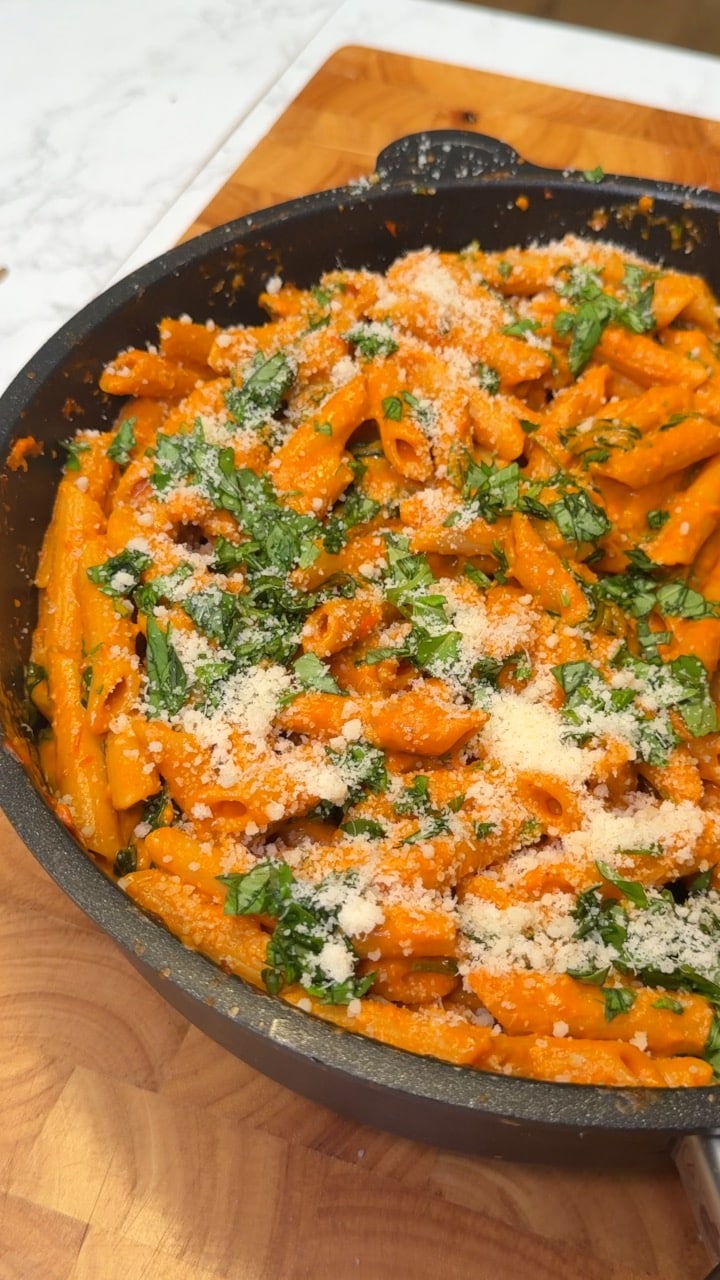 Pasta Cremosa de Espinacas y Tomate en Una Olla